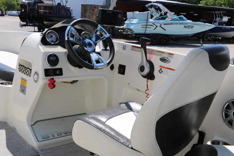 Slide: The Image of Stingray 182 SC 2017 - 24