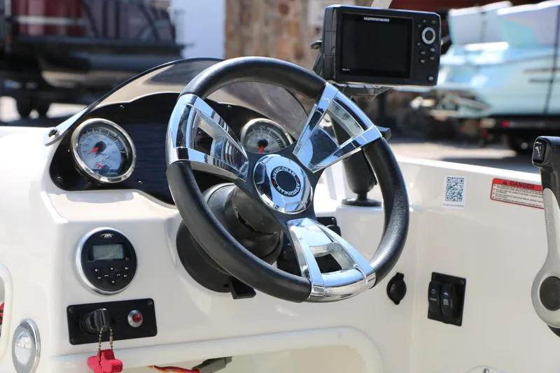 Slide: The Image of Stingray 182 SC 2017 - 25