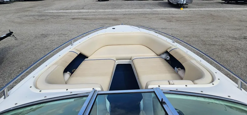 Slide: The Image of 1995 Sea Ray 200 Signature boat with beige seating in bow area. - 6