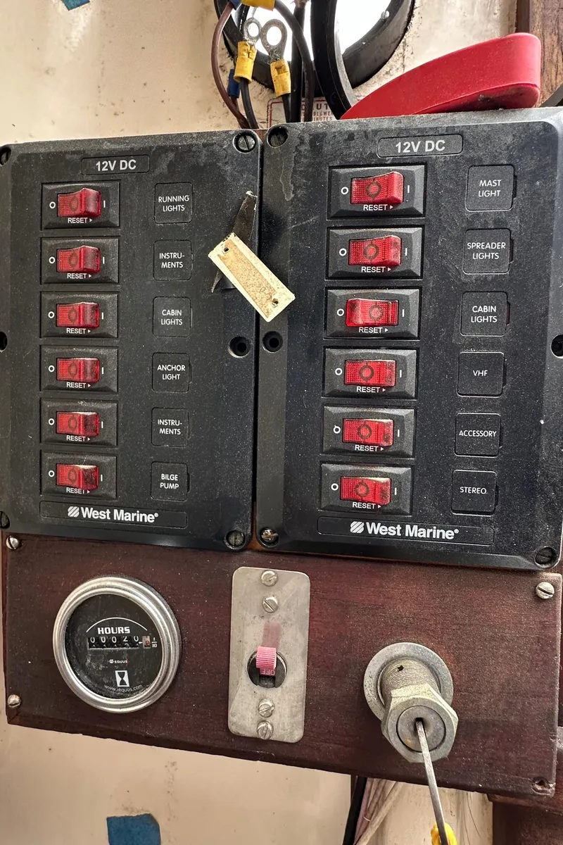 Slide: The Image of 1966 Pearson Vanguard 32' - 15