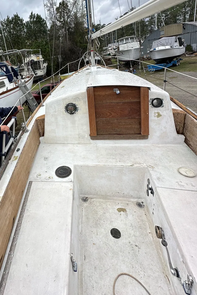 Slide: The Image of 1966 Pearson Vanguard 32' - 4