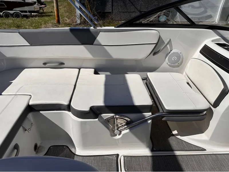 Slide: The Image of Bayliner VR5 Bowrider 2019 - 16