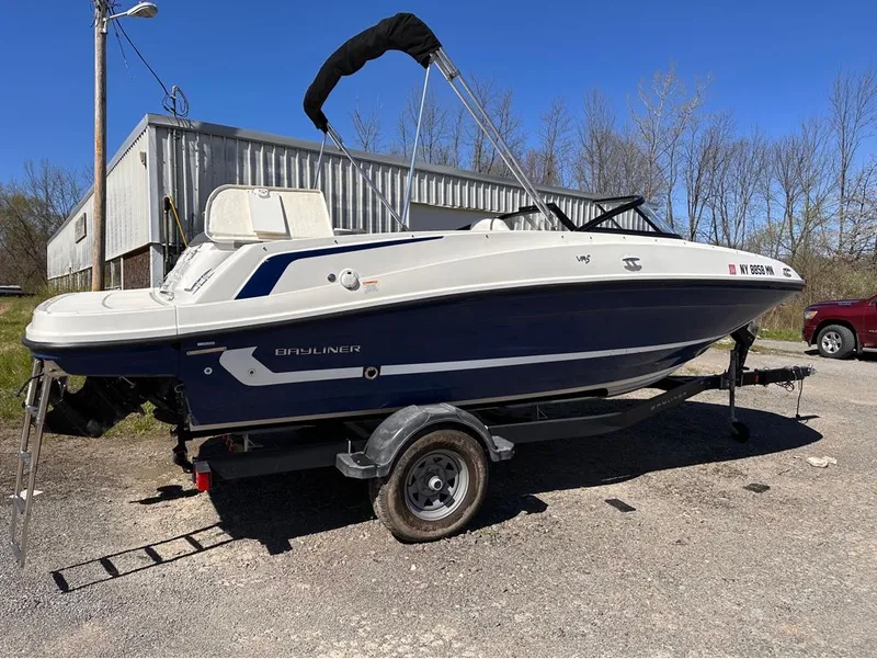 The Image of Bayliner VR5 Bowrider 2019 - undefined