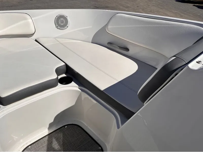 Slide: The Image of Bayliner VR5 Bowrider 2019 - 28