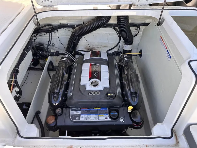 Slide: The Image of Bayliner VR5 Bowrider 2019 - 36