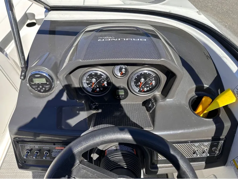 Slide: The Image of Bayliner VR5 Bowrider 2019 - 8