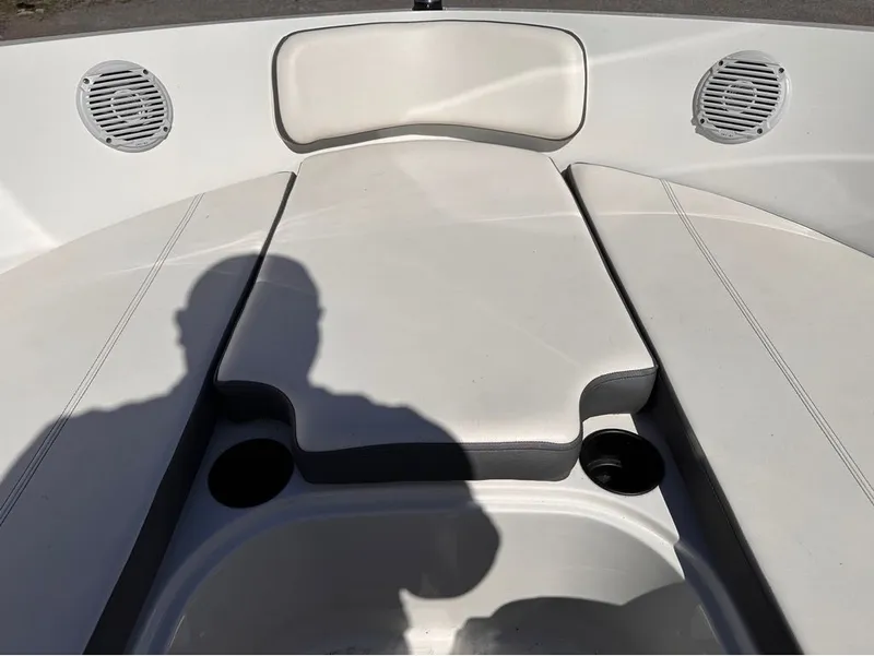 Slide: The Image of Bayliner VR5 Bowrider 2019 - 11