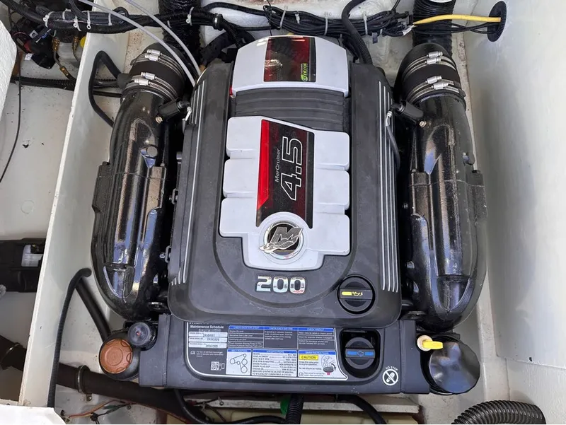 Slide: The Image of Bayliner VR5 Bowrider 2019 - 37