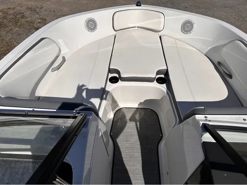 Slide: The Image of Bayliner VR5 Bowrider 2019 - 27