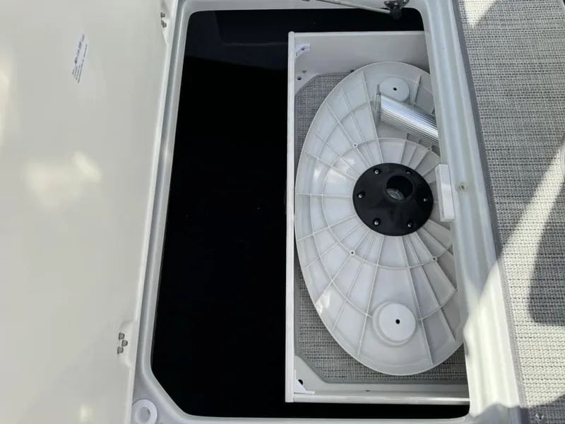 Slide: The Image of Crownline Boats 290 SS 2024 - 13