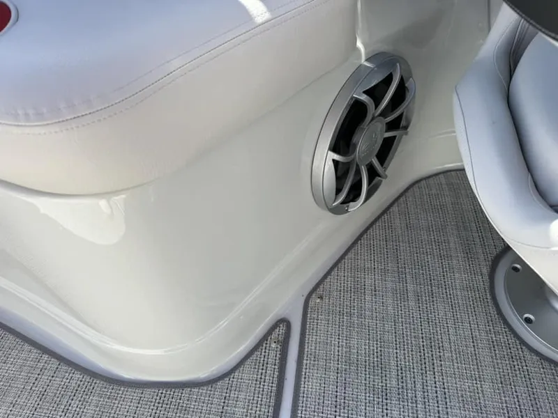 Slide: The Image of Crownline Boats 290 SS 2024 - 23