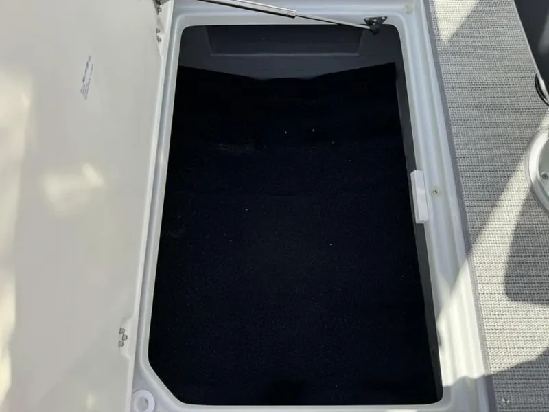 Slide: The Image of Crownline Boats 290 SS 2024 - 26