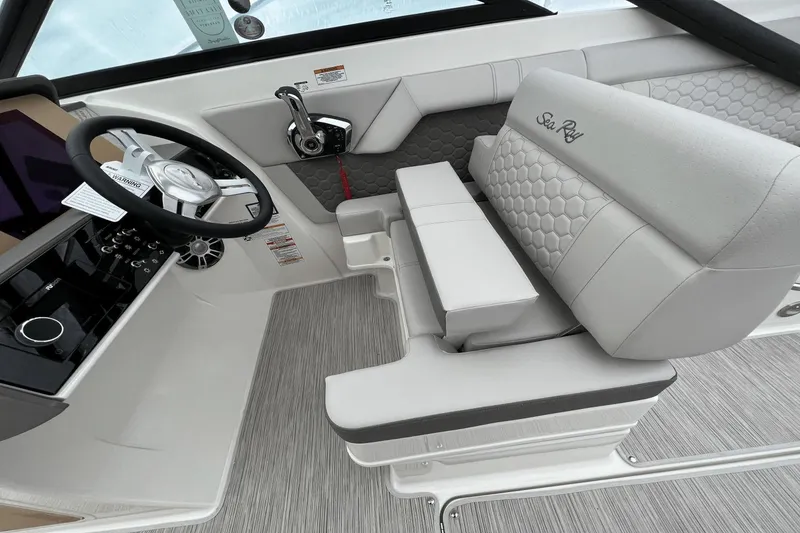 Slide: The Image of Sea Ray 270 SDX Outboard 2023 - 10