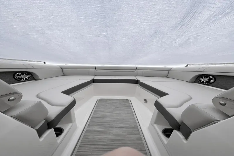 Slide: The Image of Sea Ray 270 SDX Outboard 2023 - 13