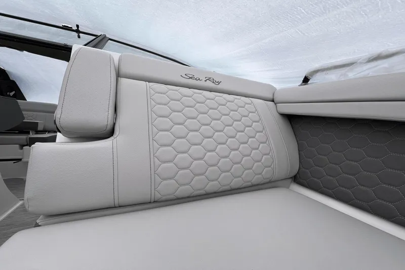 Slide: The Image of Sea Ray 270 SDX Outboard 2023 - 14