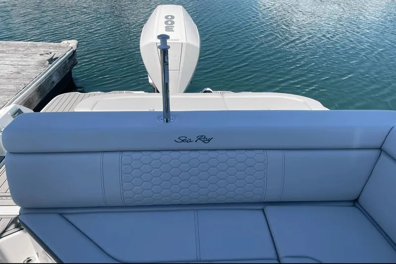 Slide: The Image of Sea Ray 270 SDX Outboard 2023 - 3