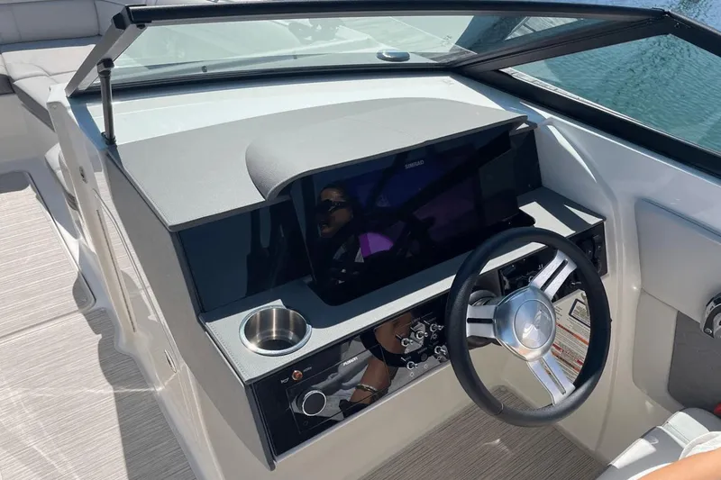 Slide: The Image of Sea Ray 270 SDX Outboard 2023 - 4