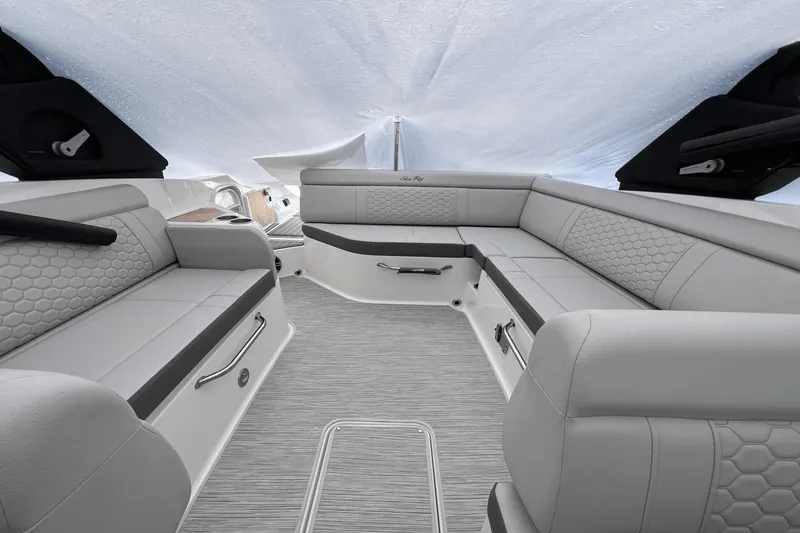 Slide: The Image of Sea Ray 270 SDX Outboard 2023 - 6