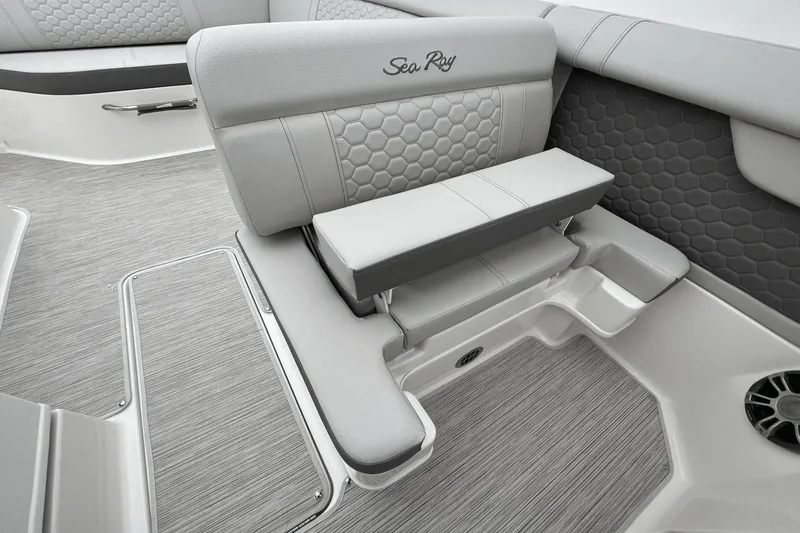 Slide: The Image of Sea Ray 270 SDX Outboard 2023 - 9