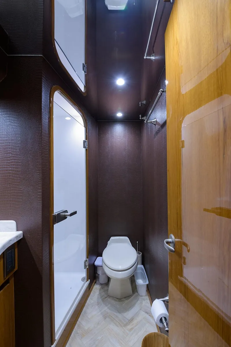 Slide: The Image of Starboard Guest Head - 40