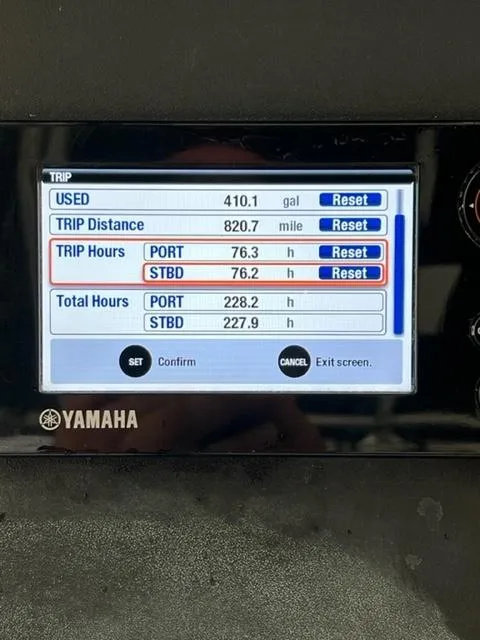 Slide: The Image of Hydra-Sports 2596CC / 2600CC Vector 2000 - 10
