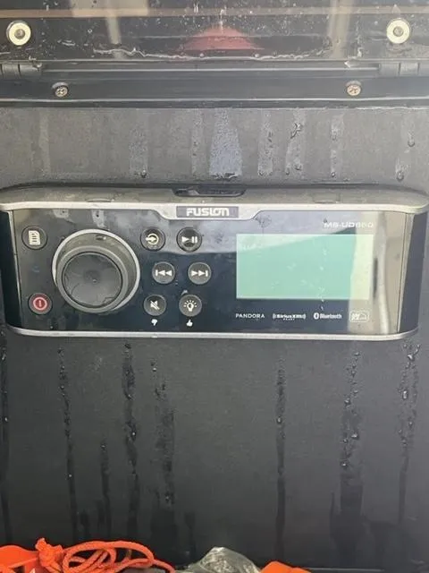 Slide: The Image of Hydra-Sports 2596CC / 2600CC Vector 2000 - 11