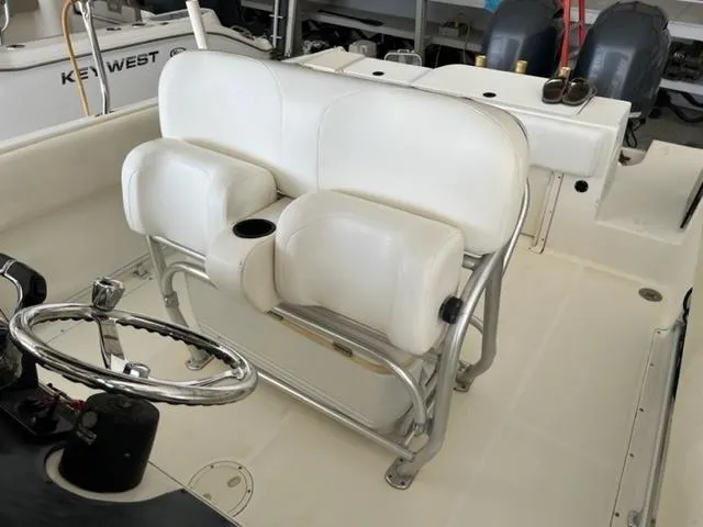 Slide: The Image of Hydra-Sports 2596CC / 2600CC Vector 2000 - 16