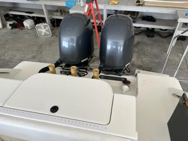 Slide: The Image of Hydra-Sports 2596CC / 2600CC Vector 2000 - 5