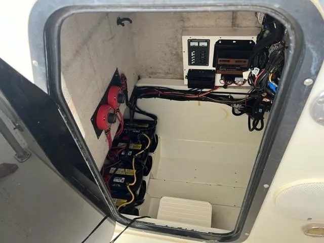 Slide: The Image of Hydra-Sports 2596CC / 2600CC Vector 2000 - 7