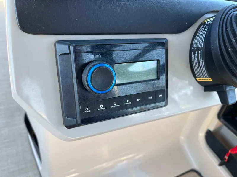 Slide: The Image of Robalo 206 Cayman 2024 - 11