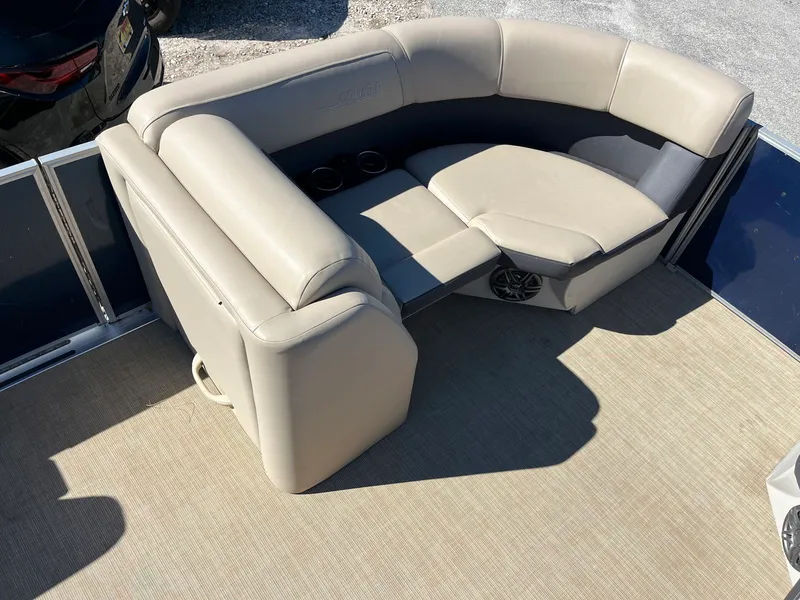 Slide: The Image of Robalo 206 Cayman 2024 - 17