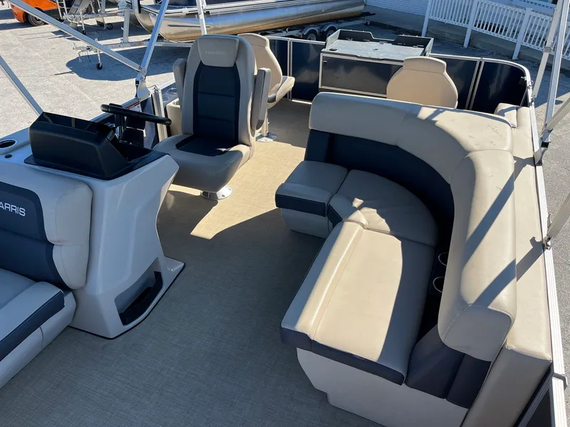 Slide: The Image of Robalo 206 Cayman 2024 - 19