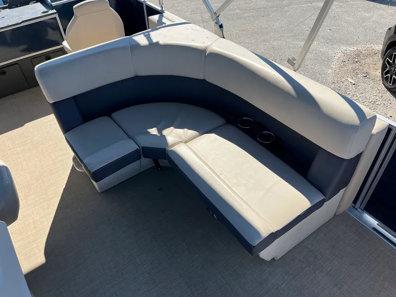 Slide: The Image of Robalo 206 Cayman 2024 - 20