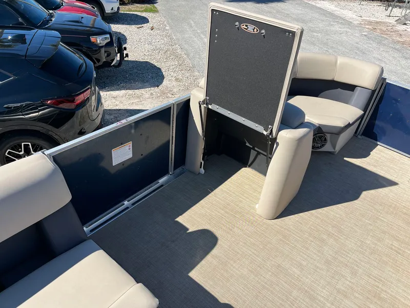Slide: The Image of Robalo 206 Cayman 2024 - 21