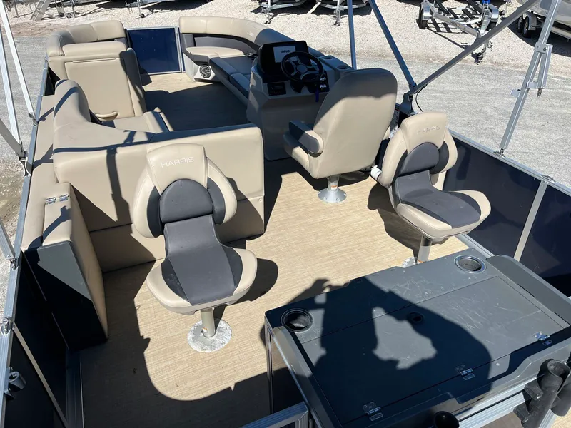 Slide: The Image of Robalo 206 Cayman 2024 - 22