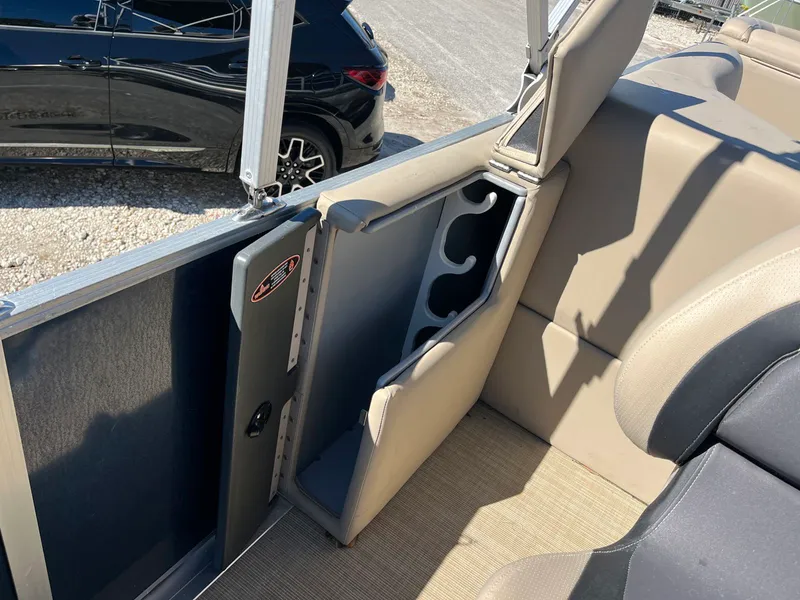 Slide: The Image of Robalo 206 Cayman 2024 - 23
