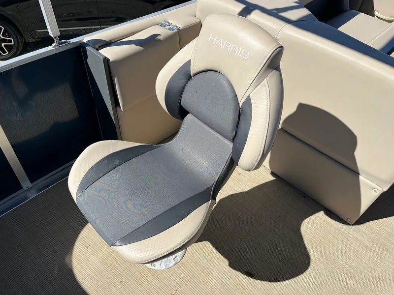 Slide: The Image of Robalo 206 Cayman 2024 - 24
