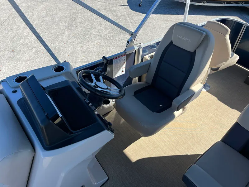 Slide: The Image of Robalo 206 Cayman 2024 - 9