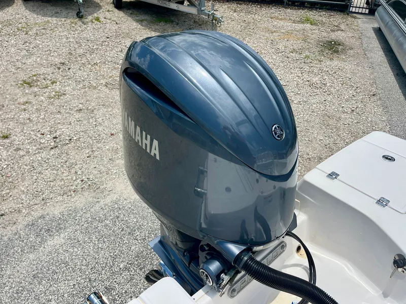 Slide: The Image of Robalo 206 Cayman 2024 - 9