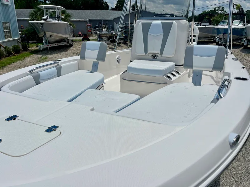 Slide: The Image of Robalo 206 Cayman 2024 - 16
