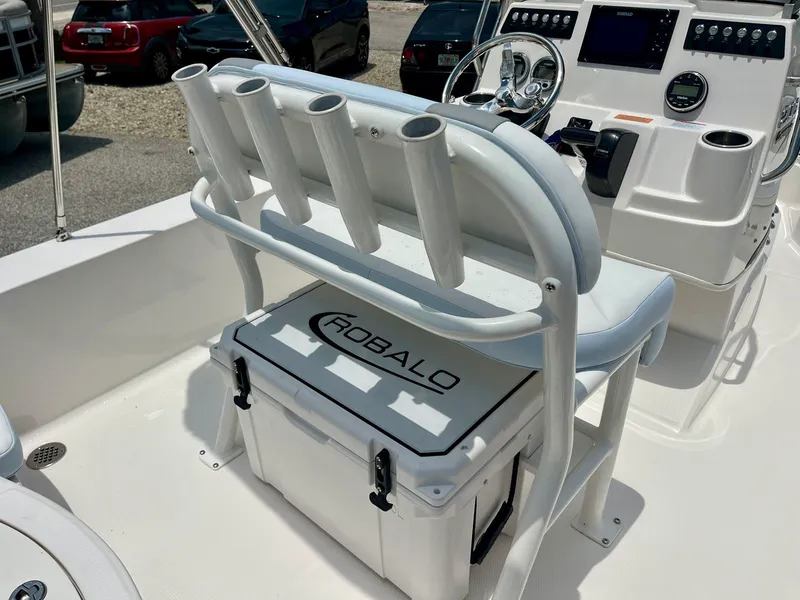 Slide: The Image of Robalo 206 Cayman 2024 - 12