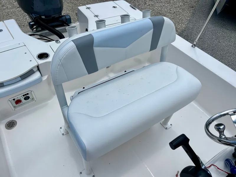 Slide: The Image of Robalo 206 Cayman 2024 - 13