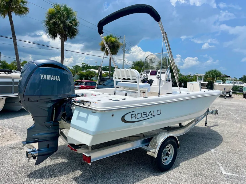 Slide: The Image of Robalo 206 Cayman 2024 - 6