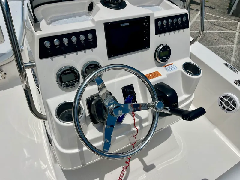 Slide: The Image of Robalo 206 Cayman 2024 - 15