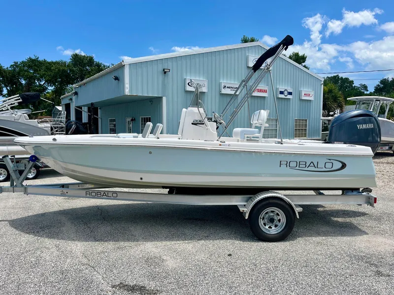 Slide: The Image of Robalo 206 Cayman 2024 - 3