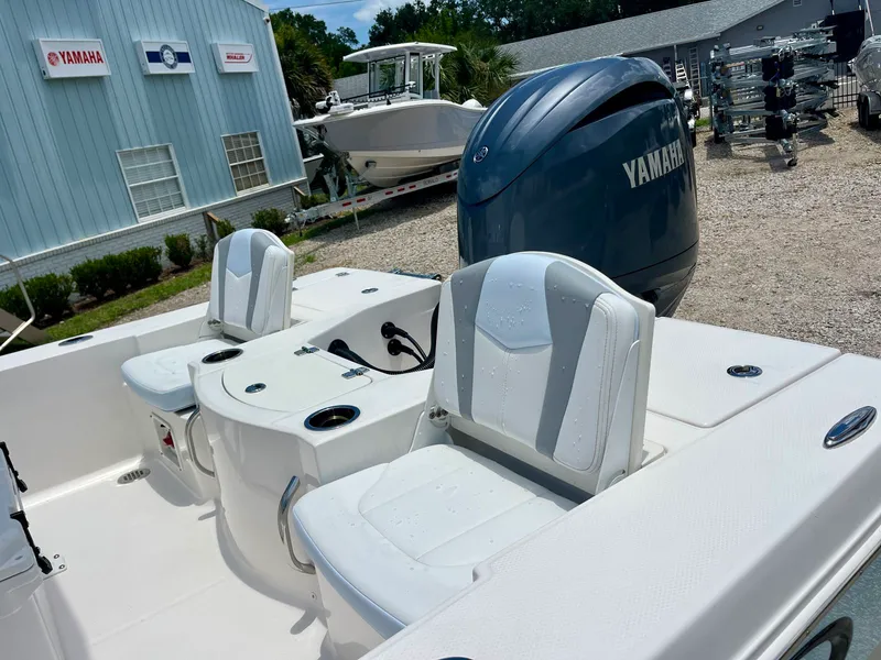 Slide: The Image of Robalo 206 Cayman 2024 - 10