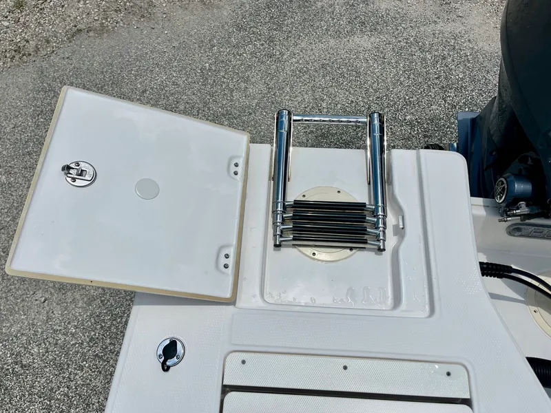 Slide: The Image of Robalo 206 Cayman 2024 - 8