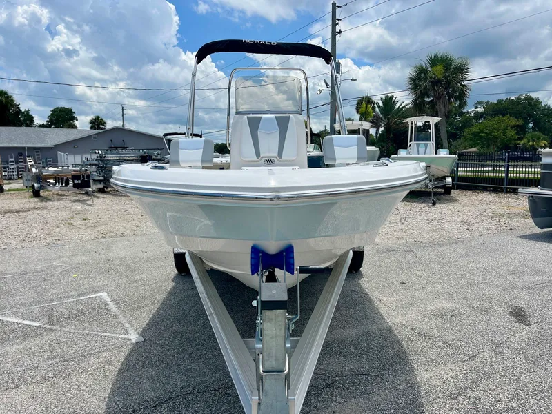 Slide: The Image of Robalo 206 Cayman 2024 - 1