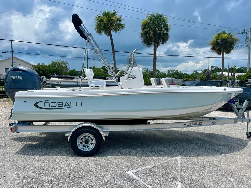 Slide: The Image of Robalo 206 Cayman 2024 - 7