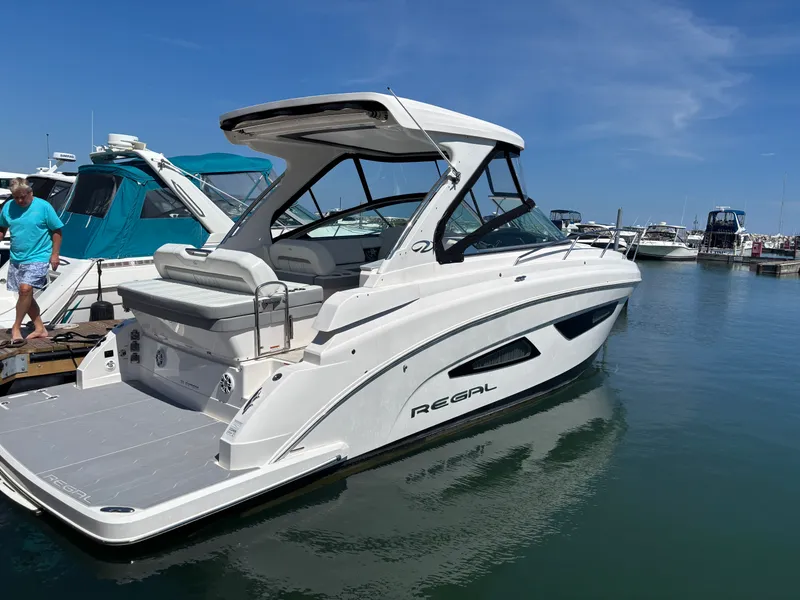 Slide: The Image of Regal 33 EXPRESS 2024 - 1